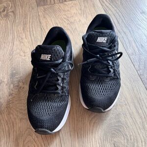 NIKE Air Zoom Vomero 12 Black Anthracite Women’s Tennis Shoes Size 6